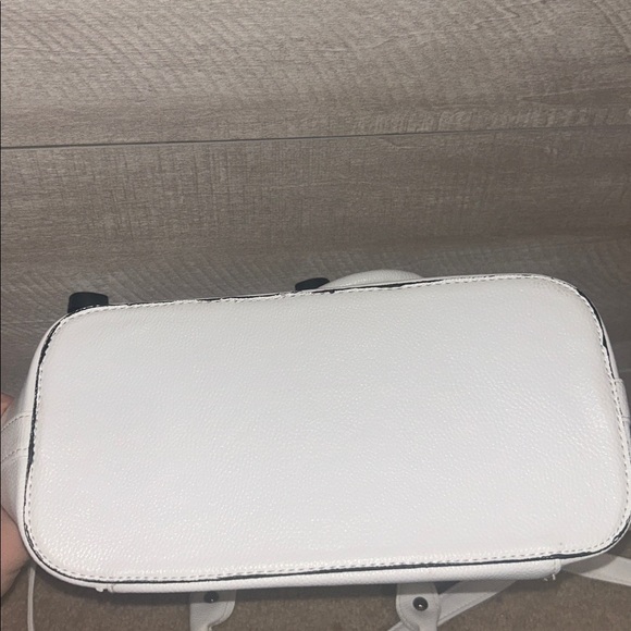 Guess Vintage Elegant White large Handbag / Tote Book Bag purse Faux Leather - Picture 14 of 14